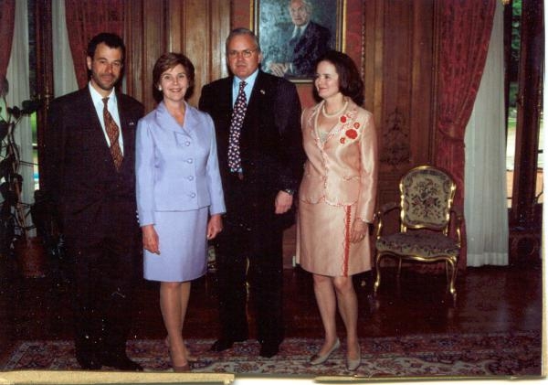 S první dámou USA Laurou Bushovou a VV USA v Praze Craigem Stapletonem a jeho ženou
